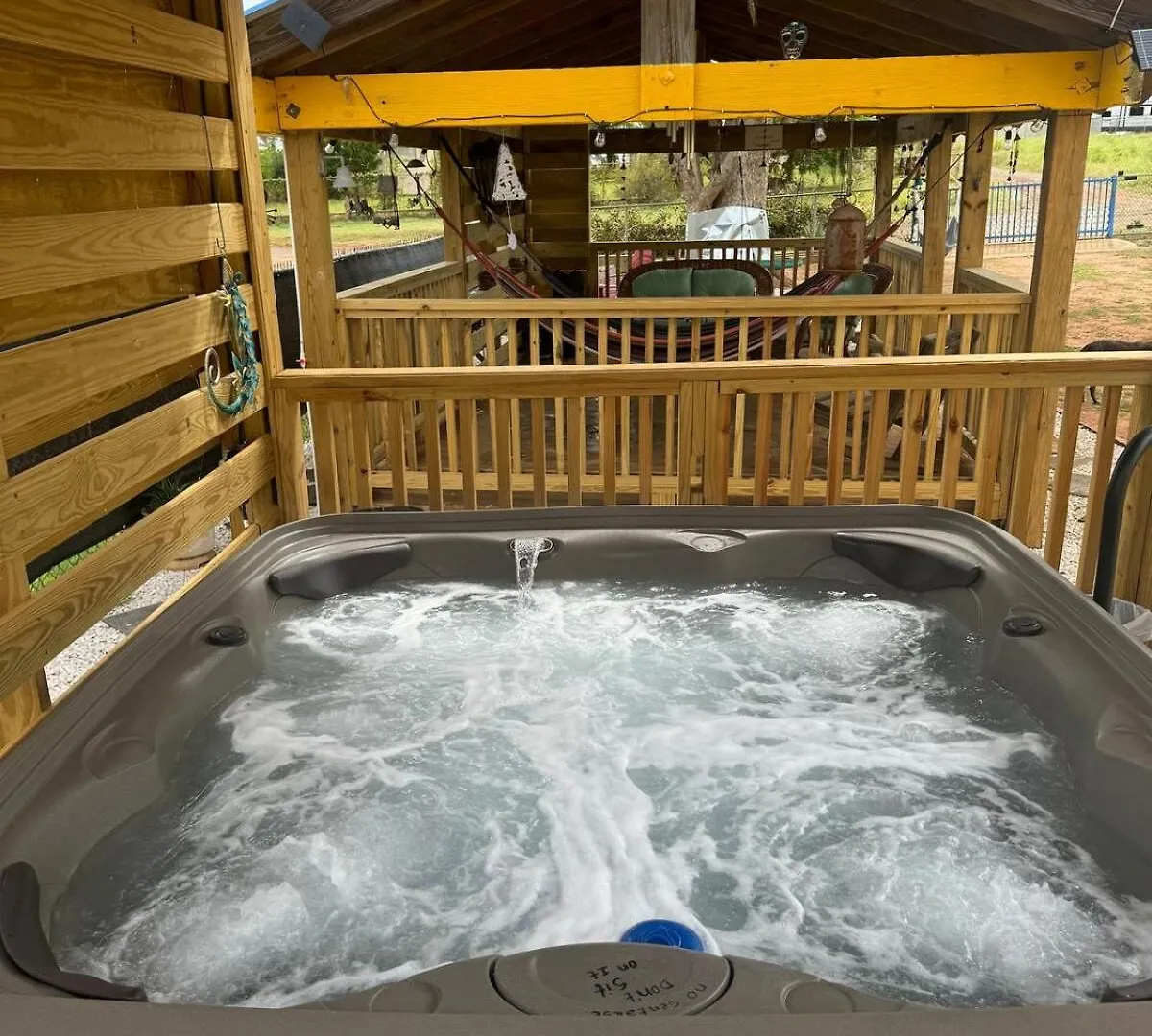 فيلا House With A Jacuzzi And Solar Panels بوكويرون 0*,